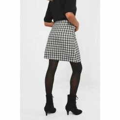 Joe Browns Black Mono Houndstooth Skirt -Joe Browns shop unnamed file 2861